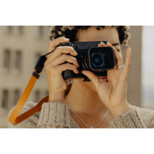 peak design form leather camera strap standard amber