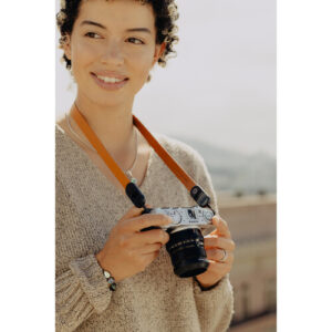 peak design form leather camera strap neck amber