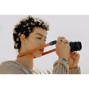 peak design form leather camera strap neck amber