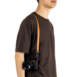peak design form leather camera strap neck amber