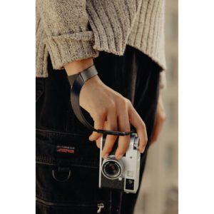peak design cuff leather camera strap wrist black