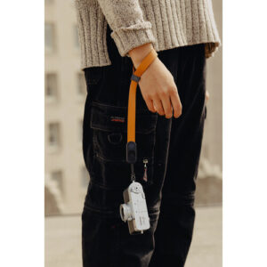 peak design cuff leather camera strap wrist amber