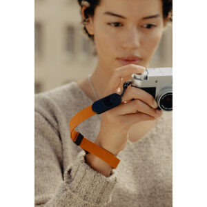 peak design cuff leather camera strap wrist amber