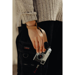 peak design cuff leather camera strap wrist tan