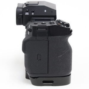 fuji x h2 with smallrig l plate & 3x np w235 batteries